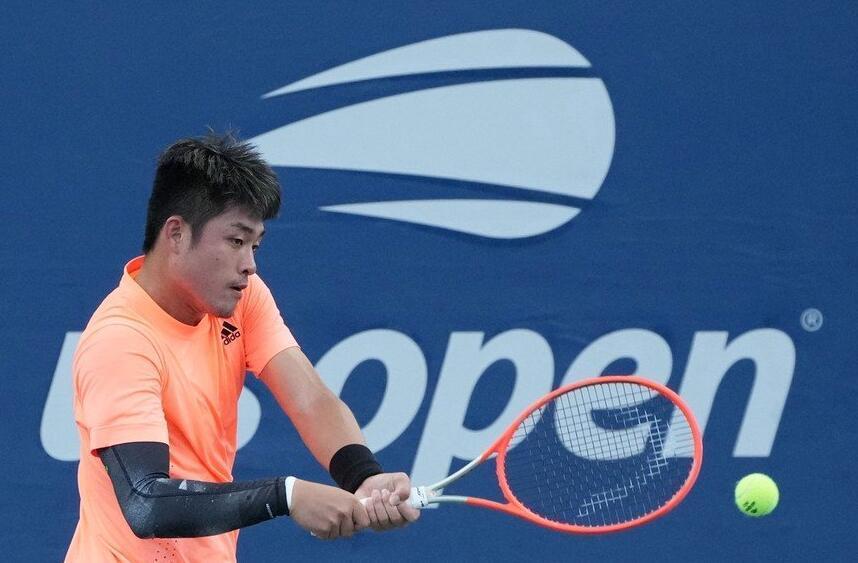 紧随其后的 紧随其后的