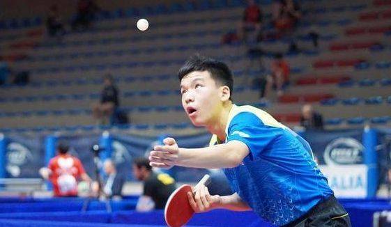 左翼持球人 左翼持球人